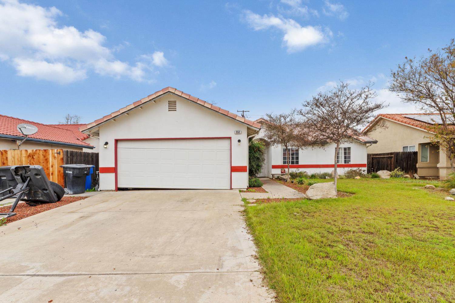 950 Cedarwood, Hanford, CA 93230