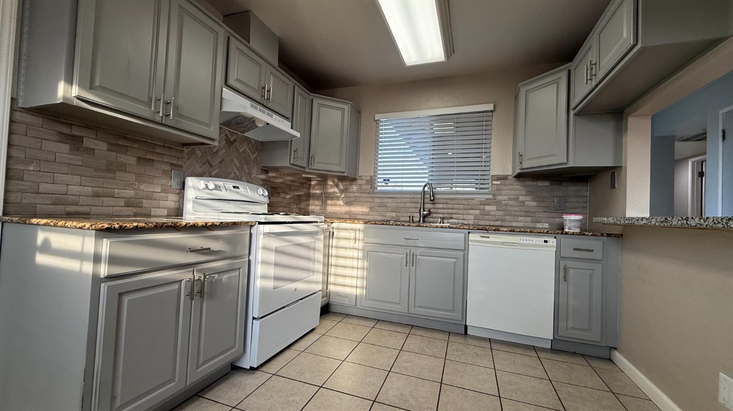 1415 Hayden Ave, Hanford, CA 93230