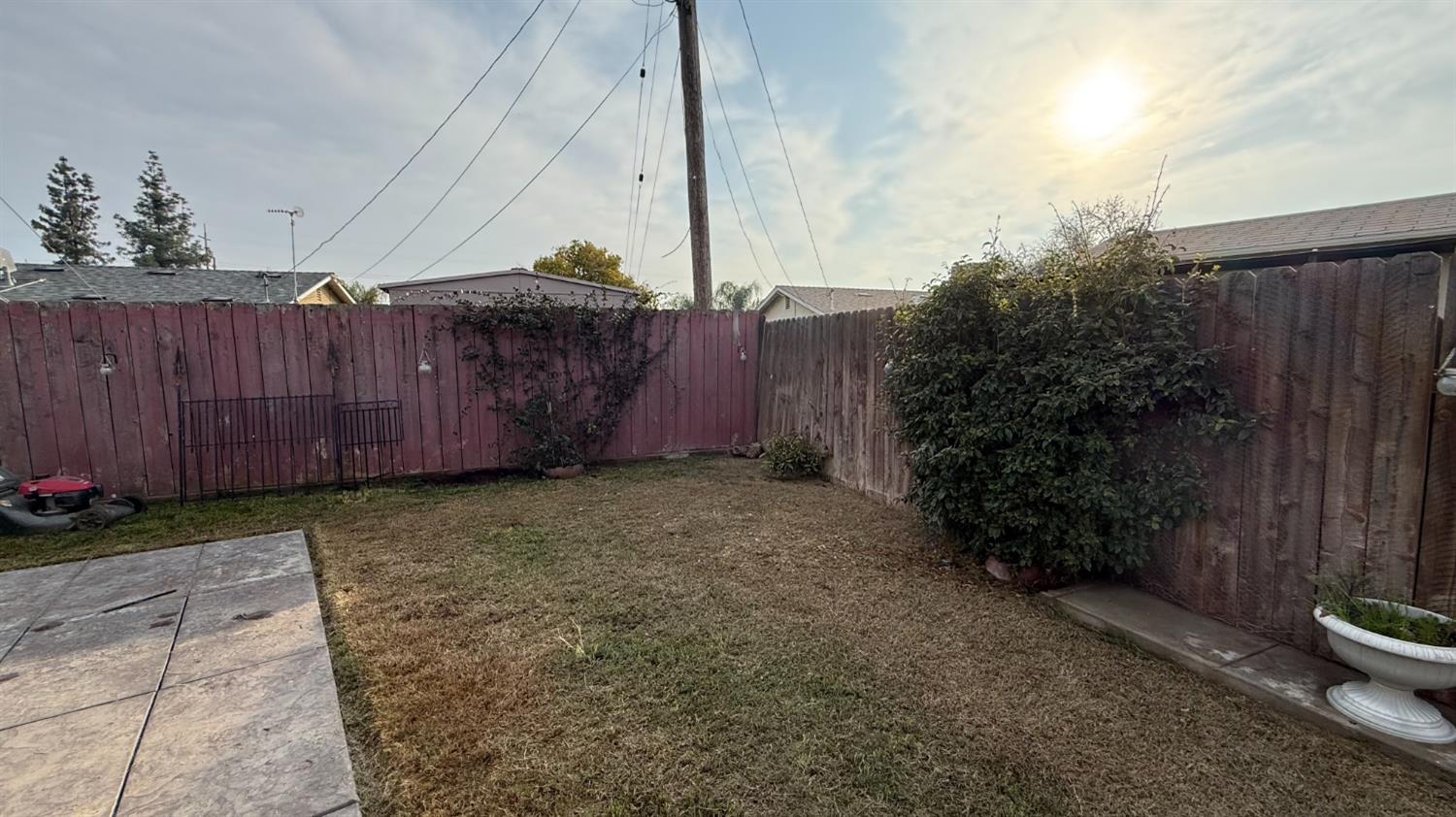 1415 Hayden Ave, Hanford, CA 93230