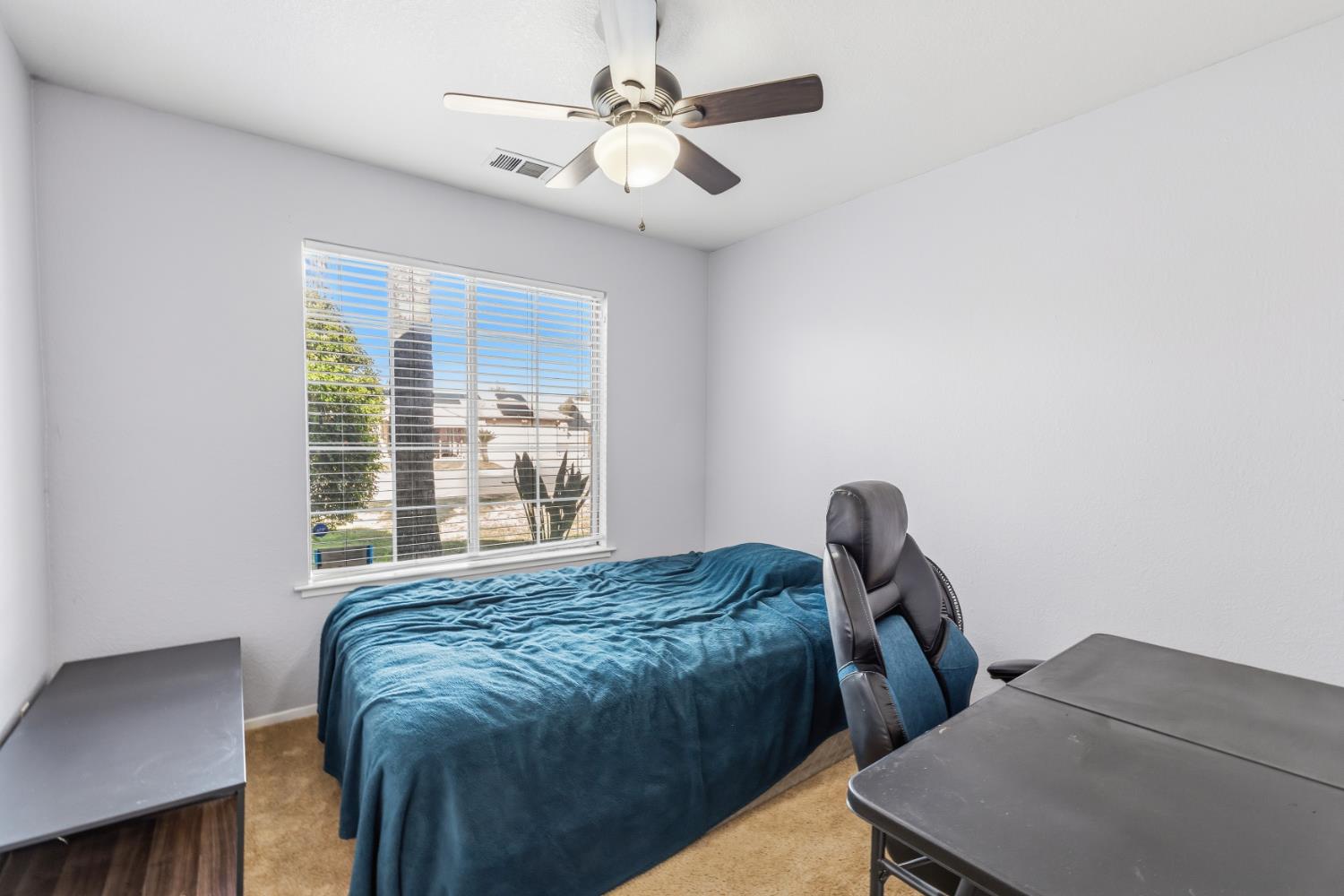 921 Don Medico Dr, Hanford, CA 93230