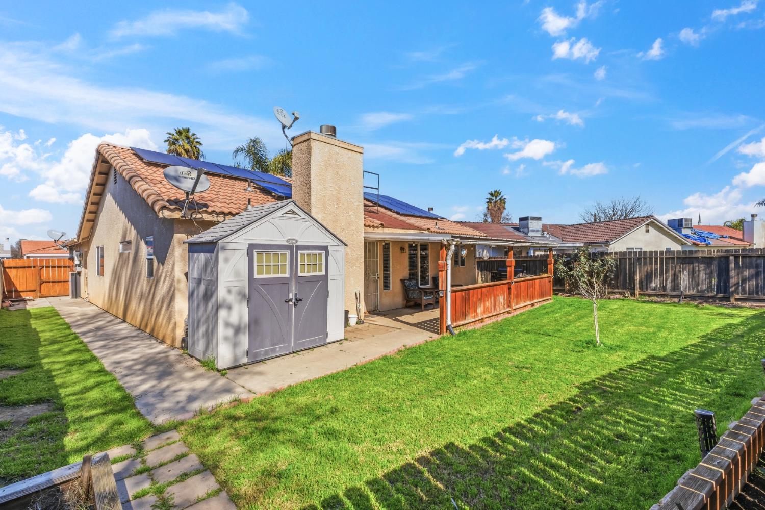 921 Don Medico Dr, Hanford, CA 93230