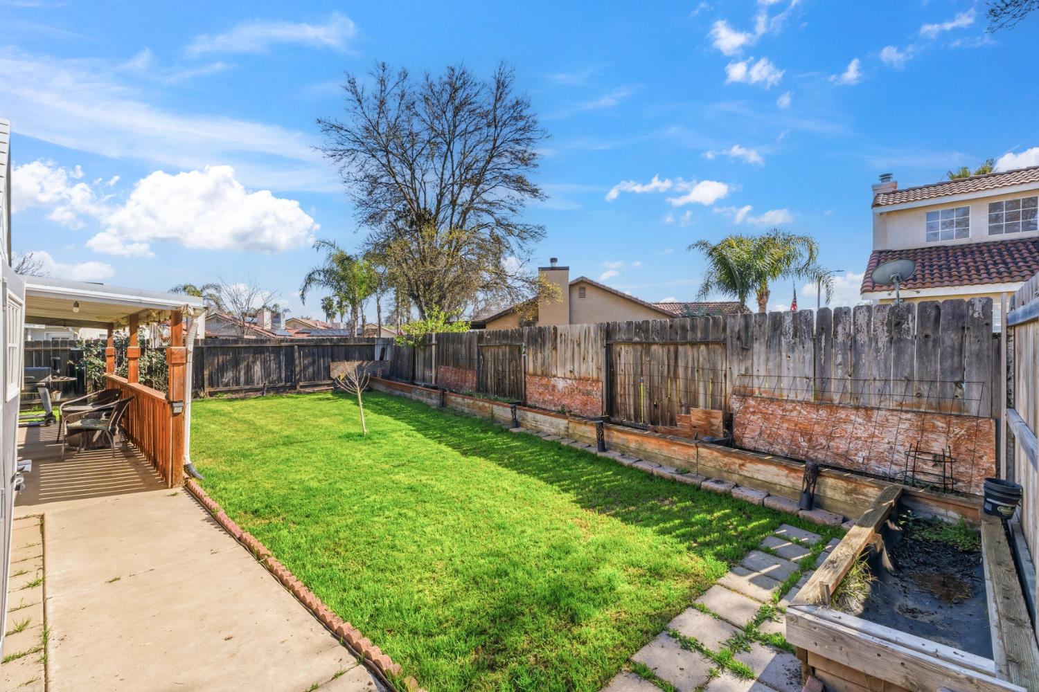 921 Don Medico Dr, Hanford, CA 93230