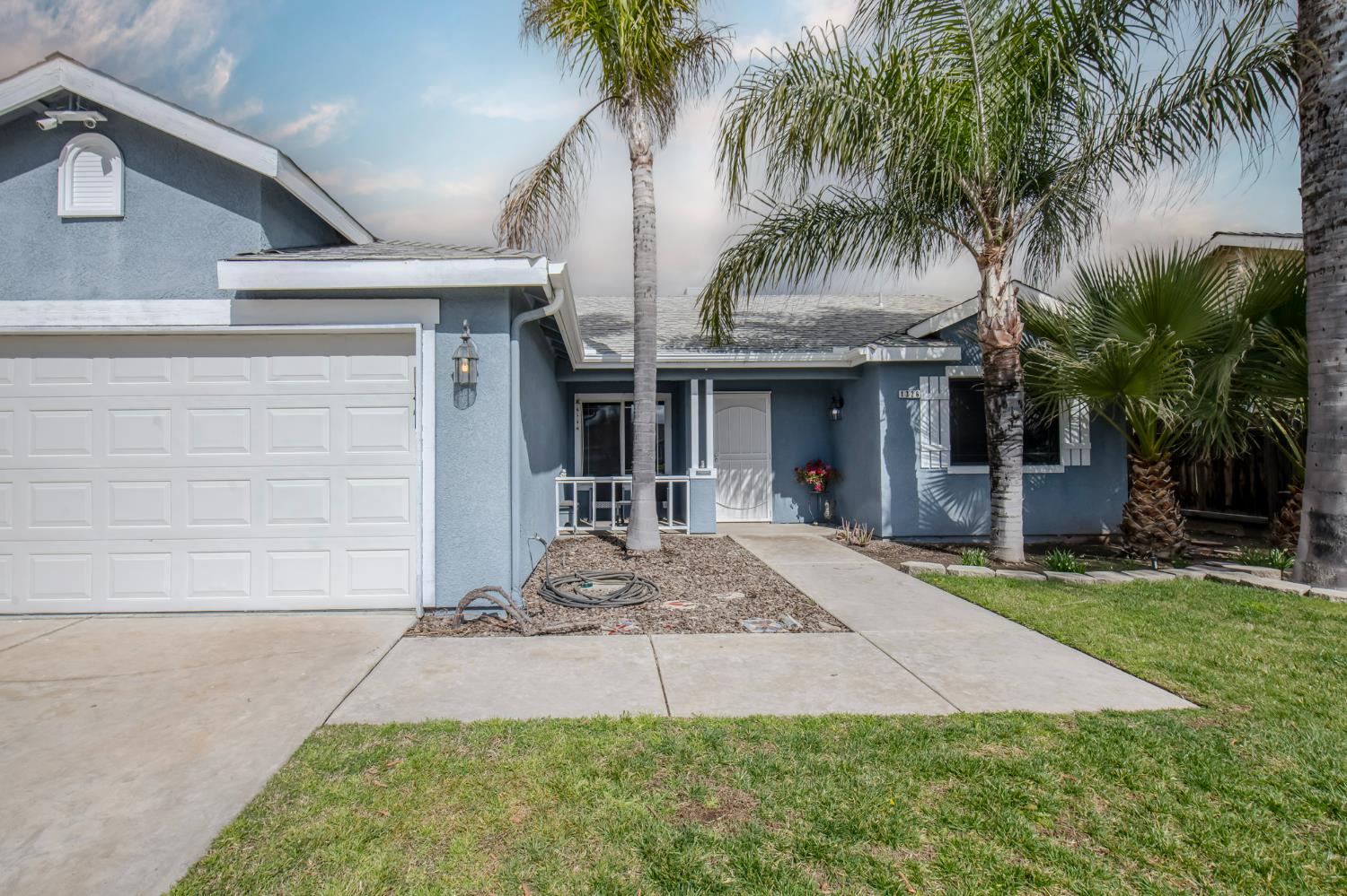 1326 Elm Ct, Hanford, CA 93230