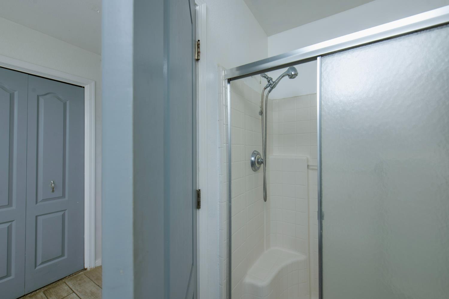 1326 Elm Ct, Hanford, CA 93230