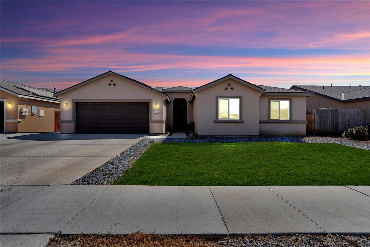 2439 Madeline Dr, Hanford, CA 93230