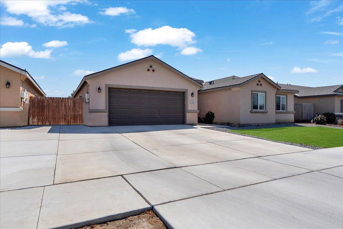 2439 Madeline Dr, Hanford, CA 93230