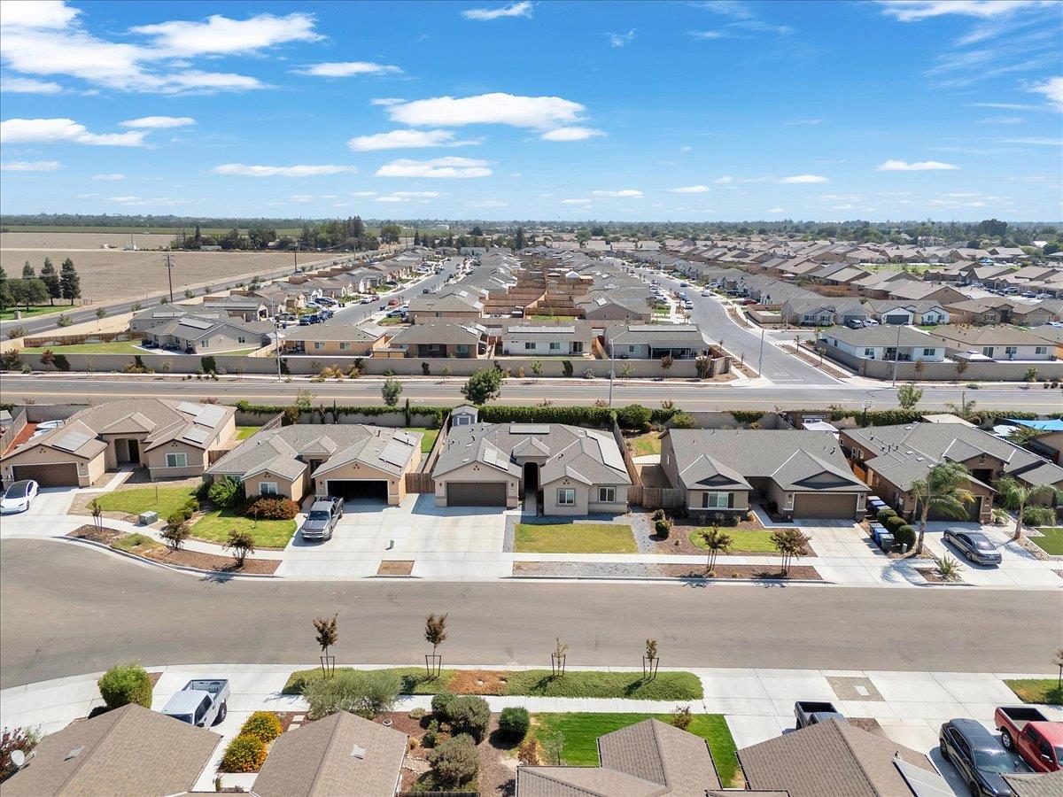2439 Madeline Dr, Hanford, CA 93230