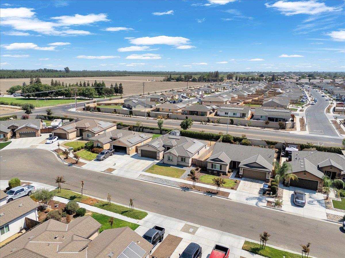 2439 Madeline Dr, Hanford, CA 93230