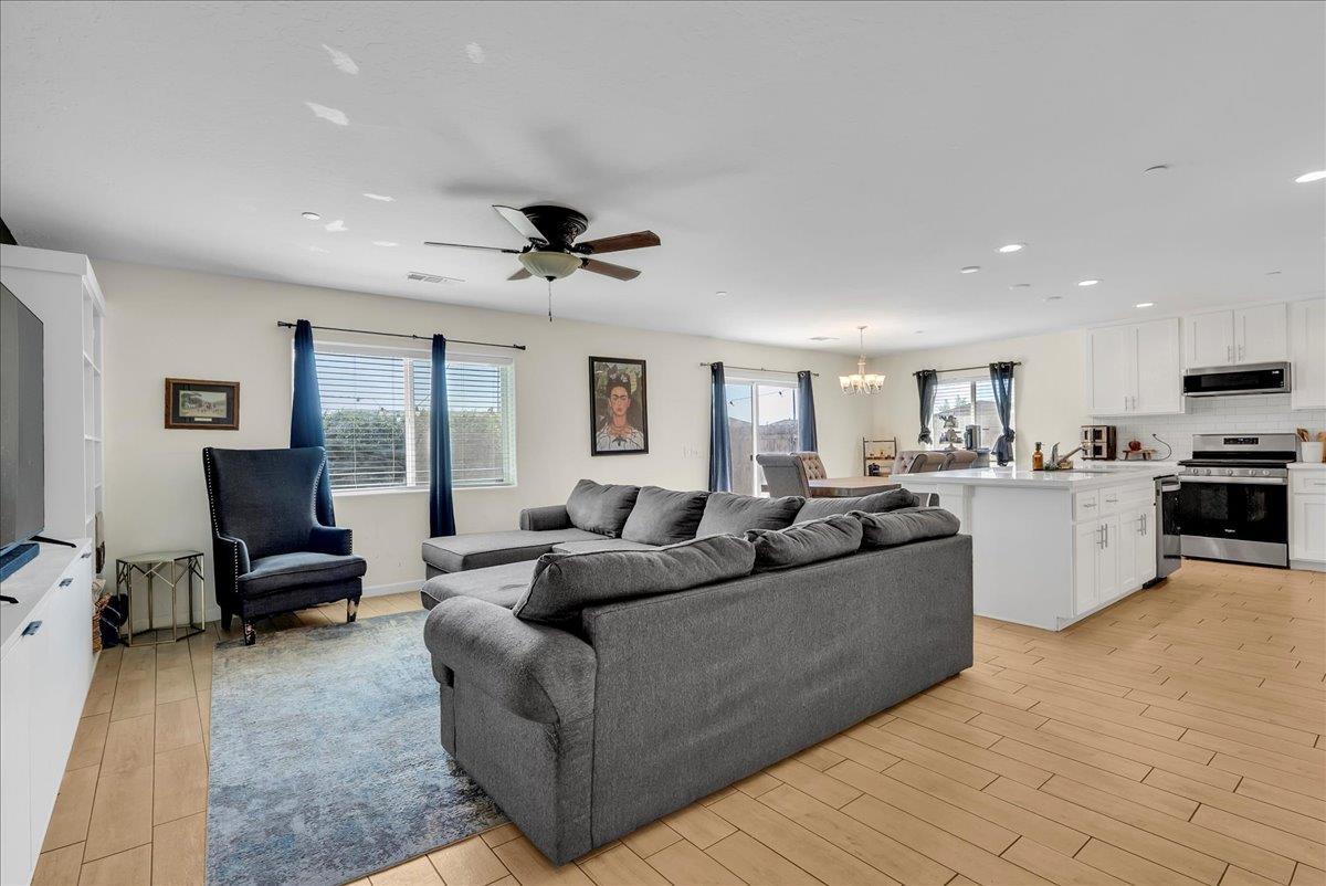 2439 Madeline Dr, Hanford, CA 93230