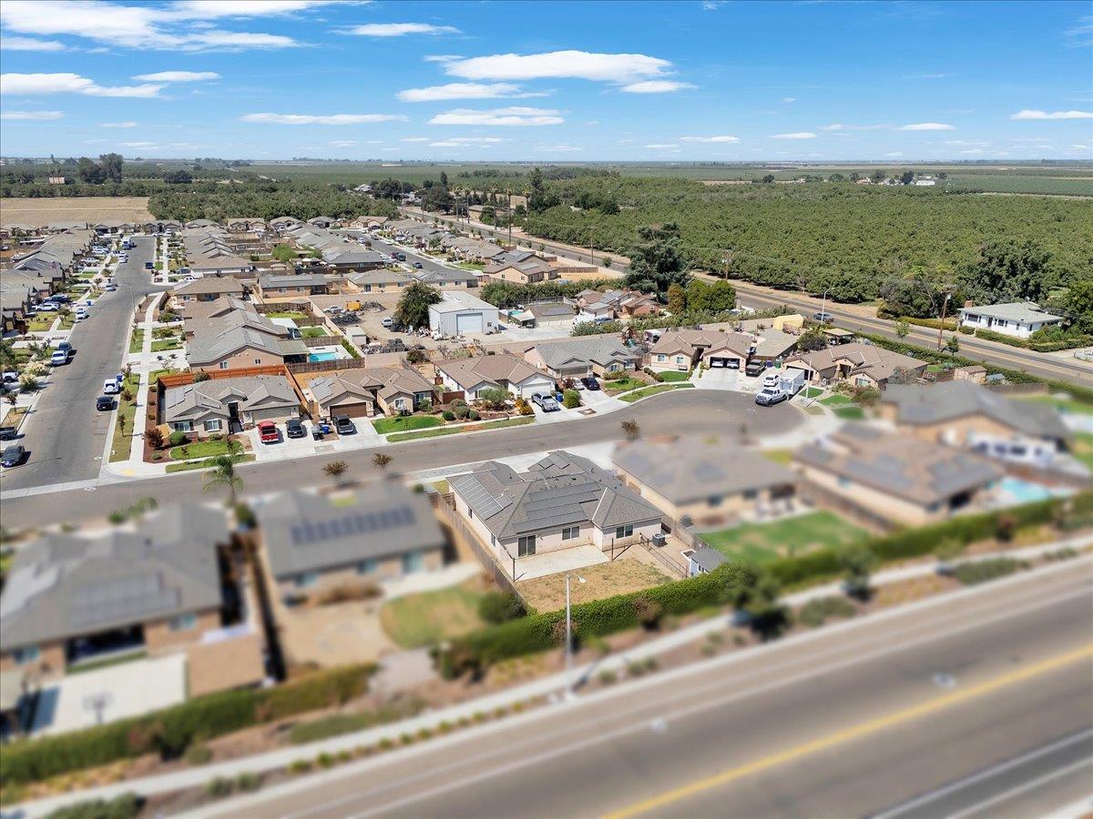 2439 Madeline Dr, Hanford, CA 93230