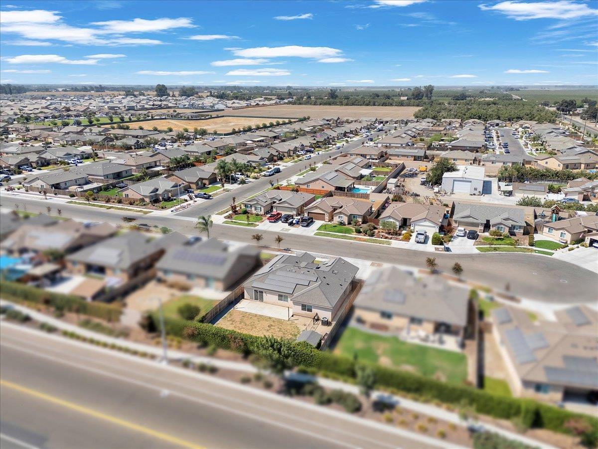 2439 Madeline Dr, Hanford, CA 93230