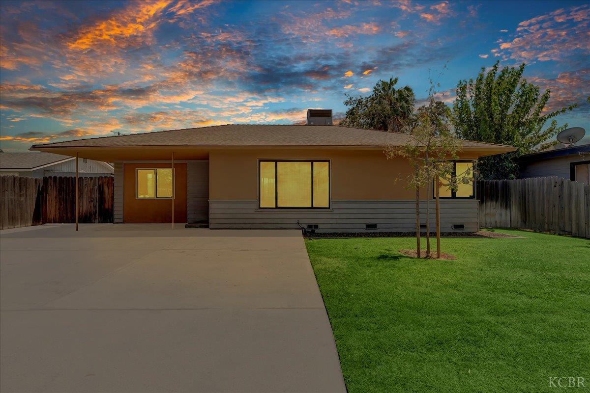 1807 N 11th Ave, Hanford, CA 93230