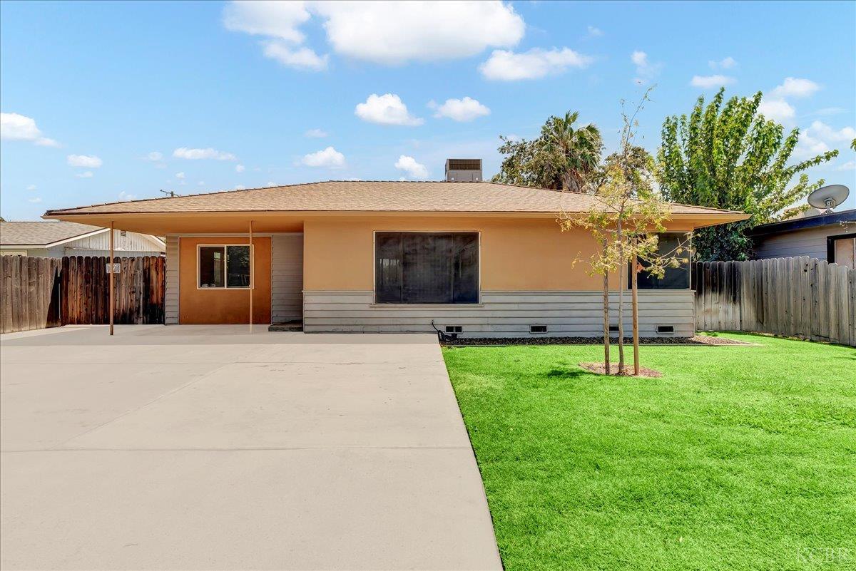 1807 N 11th Ave, Hanford, CA 93230
