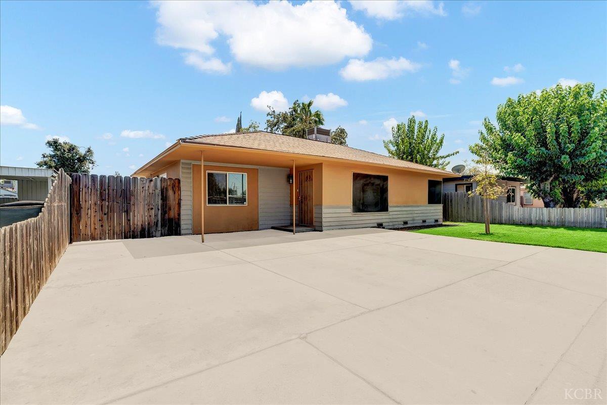 1807 N 11th Ave, Hanford, CA 93230
