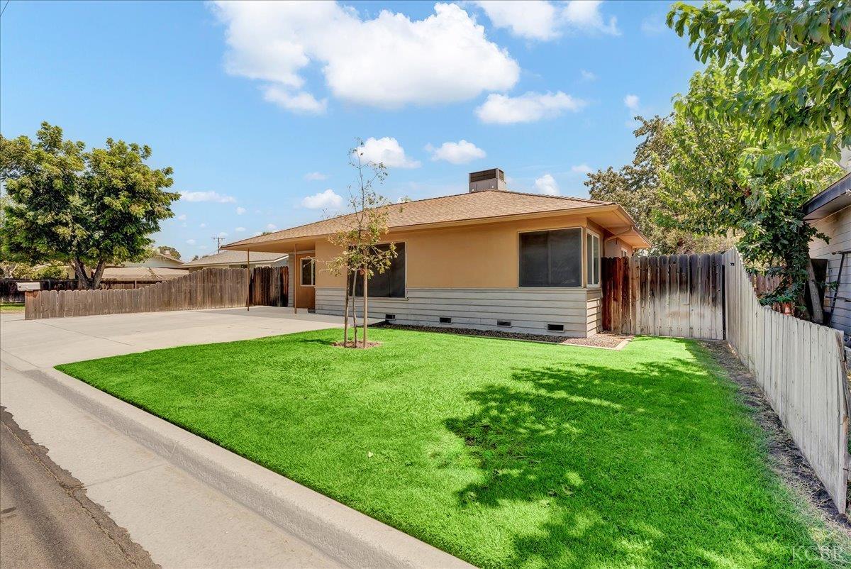 1807 N 11th Ave, Hanford, CA 93230