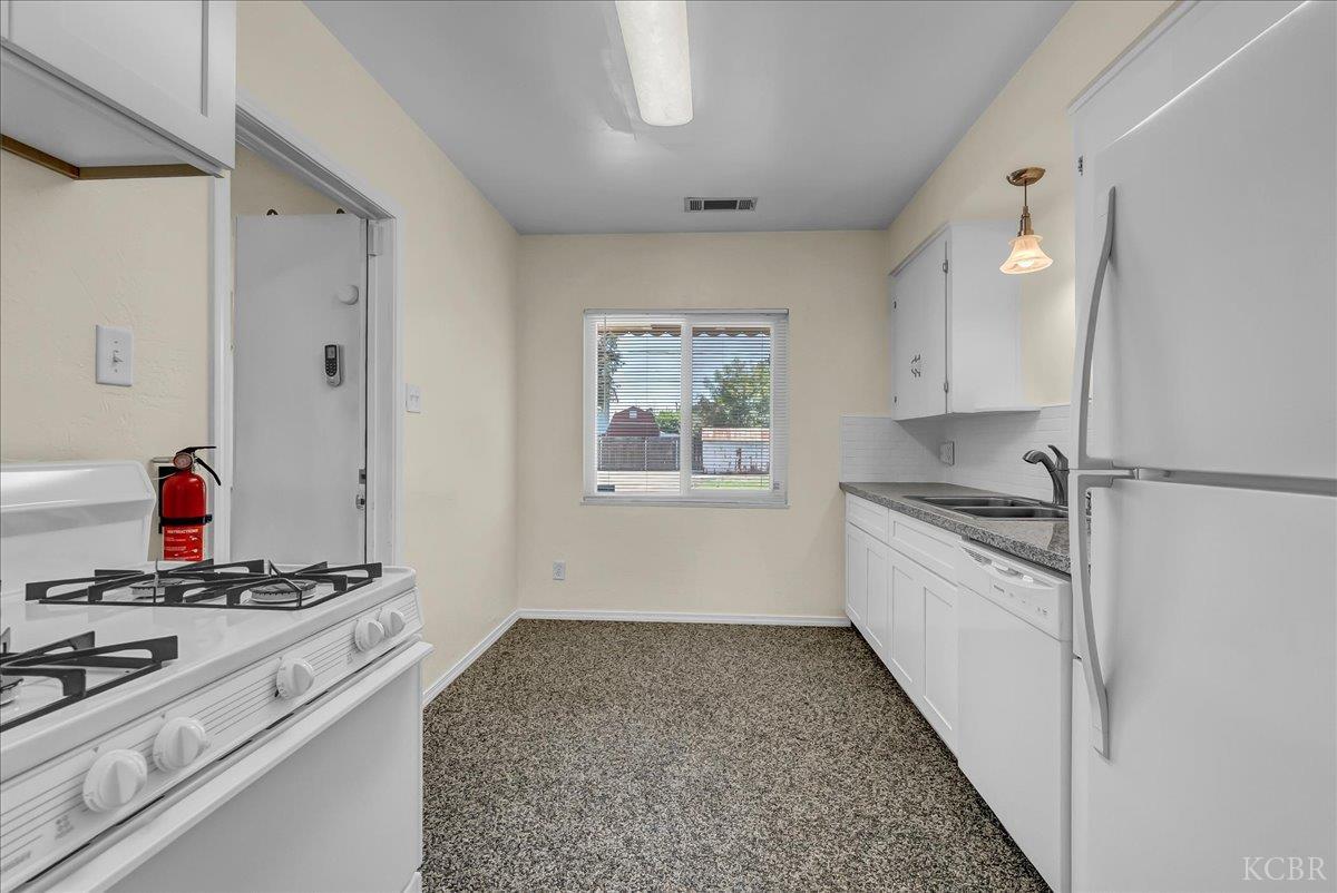 1807 N 11th Ave, Hanford, CA 93230