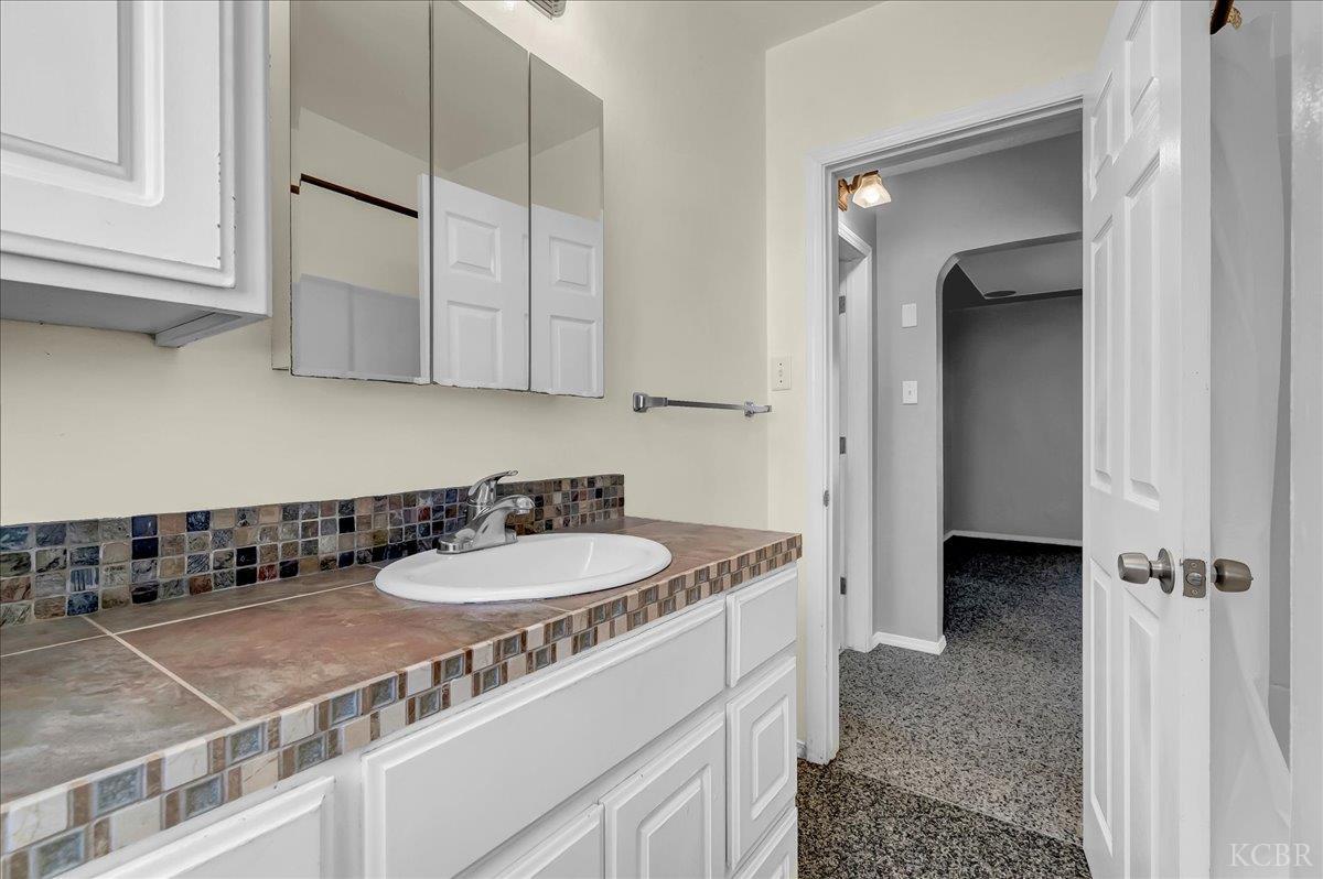 1807 N 11th Ave, Hanford, CA 93230