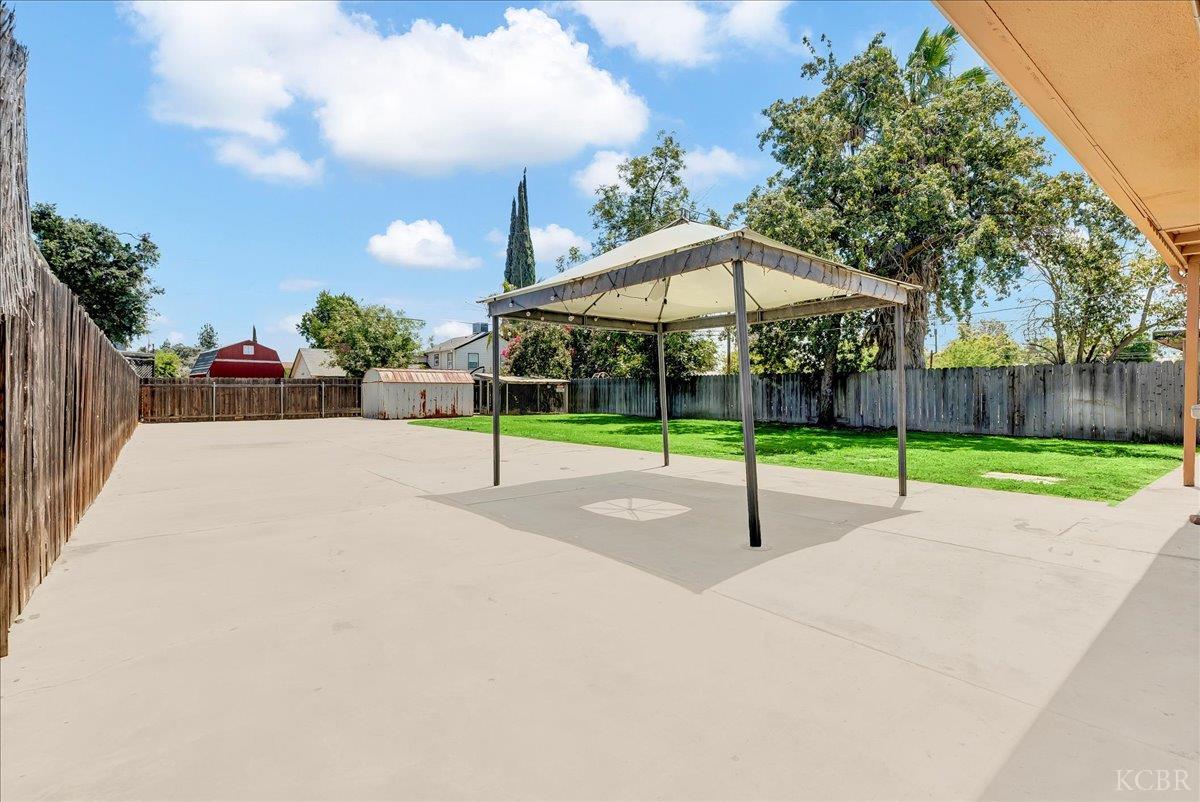 1807 N 11th Ave, Hanford, CA 93230