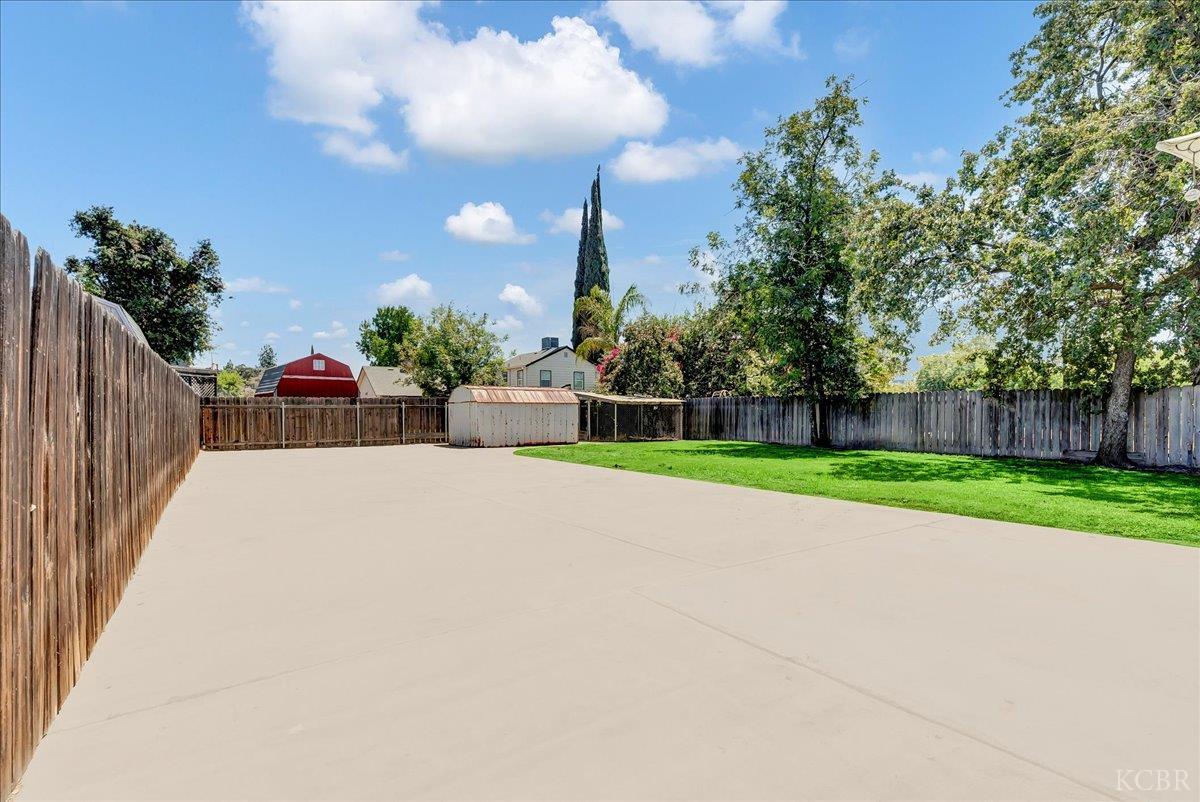 1807 N 11th Ave, Hanford, CA 93230