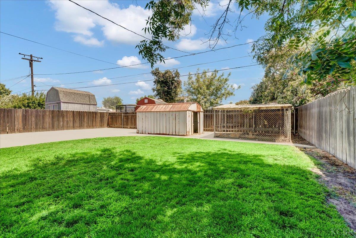 1807 N 11th Ave, Hanford, CA 93230