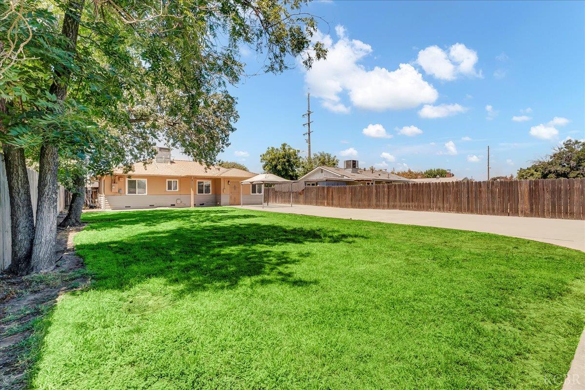 1807 N 11th Ave, Hanford, CA 93230