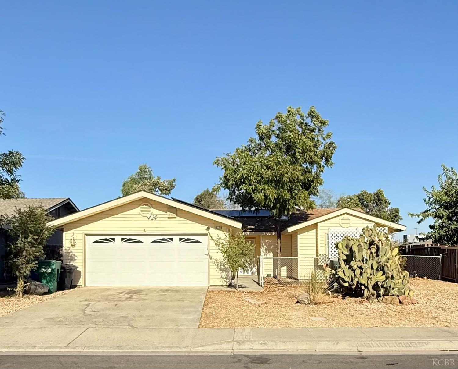 573 Manor Ave, Hanford, CA 93230