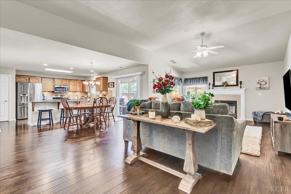 1895 N Rivermist Ct, Hanford, CA 93230