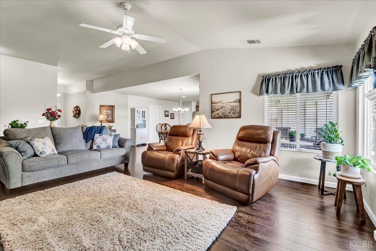 1895 N Rivermist Ct, Hanford, CA 93230