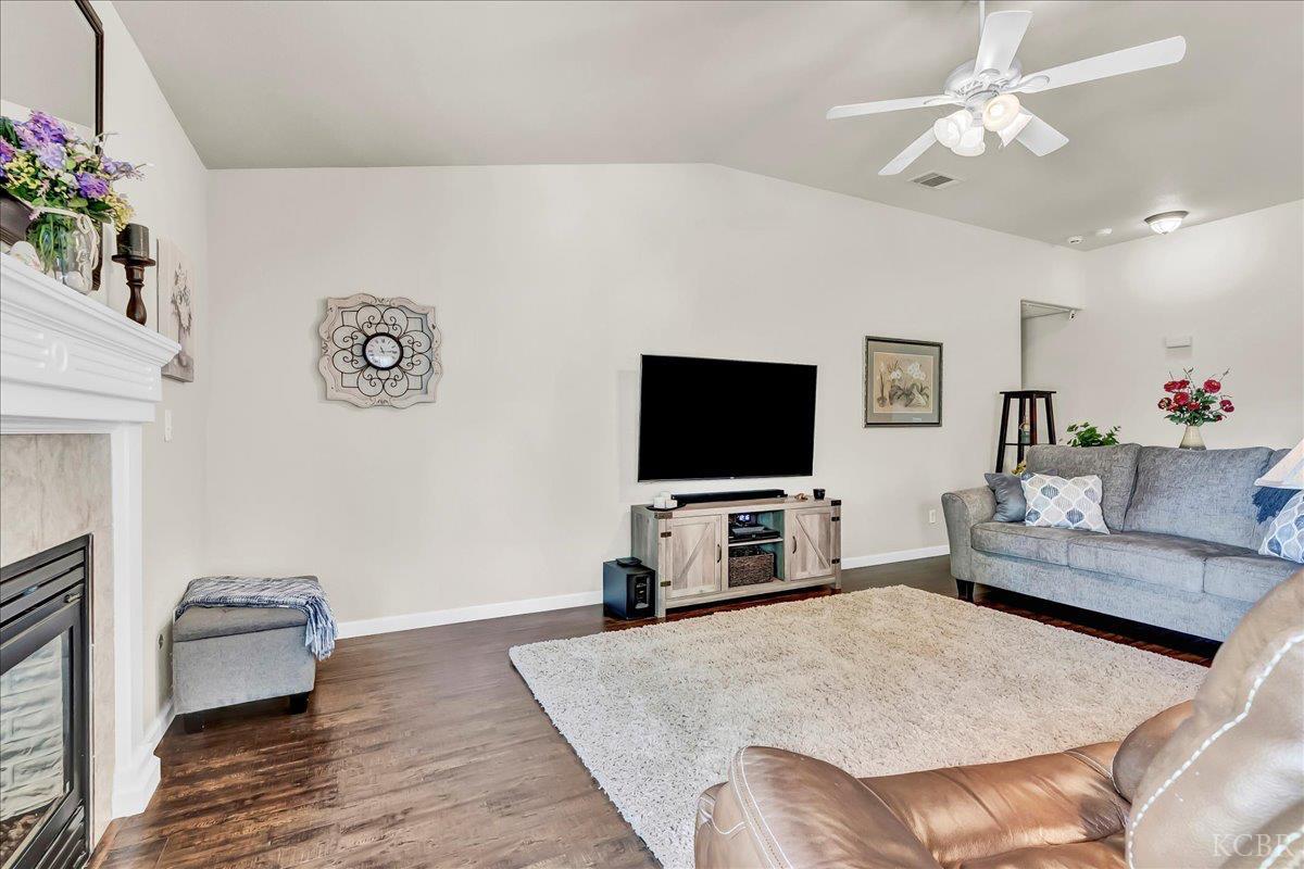 1895 N Rivermist Ct, Hanford, CA 93230