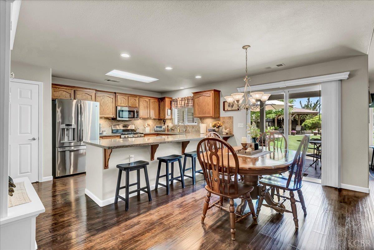 1895 N Rivermist Ct, Hanford, CA 93230