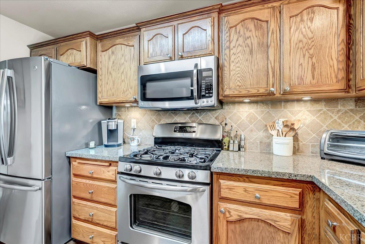 1895 N Rivermist Ct, Hanford, CA 93230