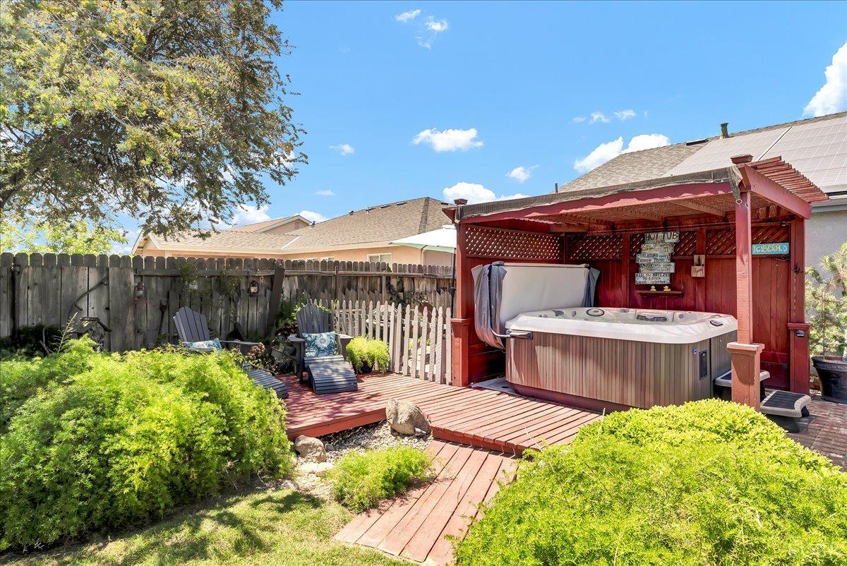 1895 N Rivermist Ct, Hanford, CA 93230