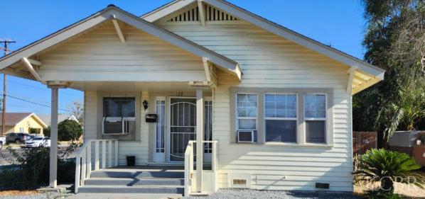 129 E Elm St, Hanford, CA 93230