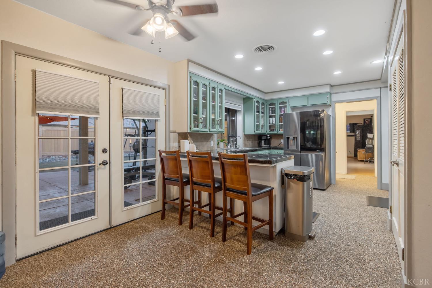 1821 Mulberry Dr, Hanford, CA 93230