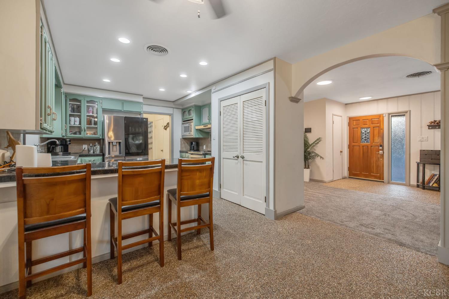 1821 Mulberry Dr, Hanford, CA 93230