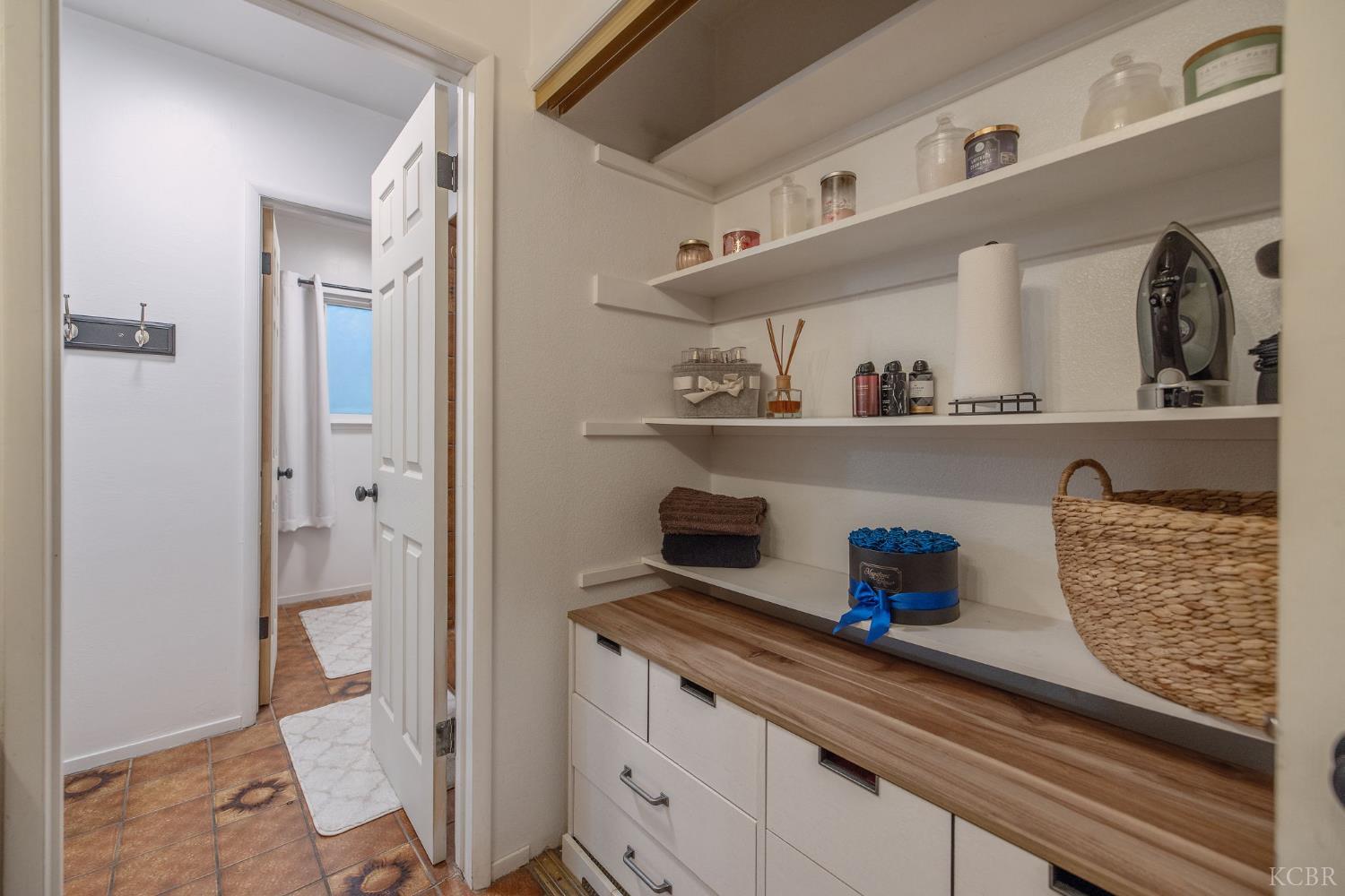 1821 Mulberry Dr, Hanford, CA 93230