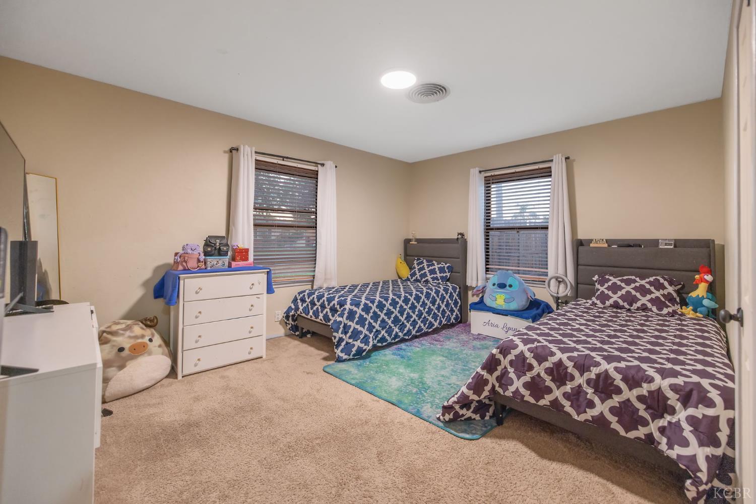 1821 Mulberry Dr, Hanford, CA 93230