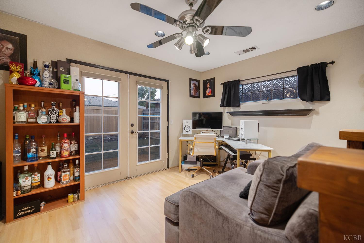 1821 Mulberry Dr, Hanford, CA 93230