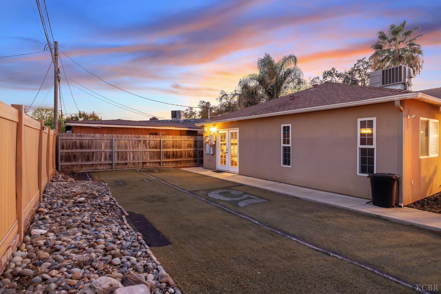 1821 Mulberry Dr, Hanford, CA 93230