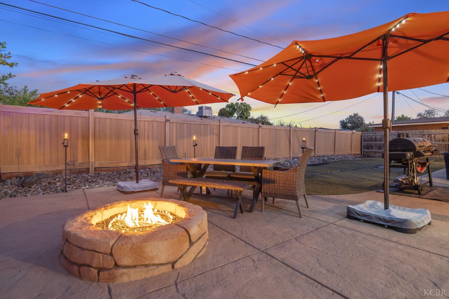 1821 Mulberry Dr, Hanford, CA 93230