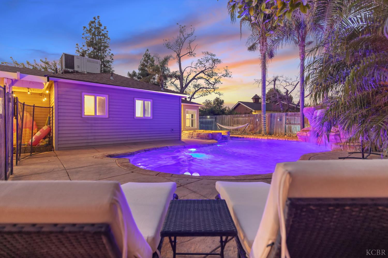 1821 Mulberry Dr, Hanford, CA 93230