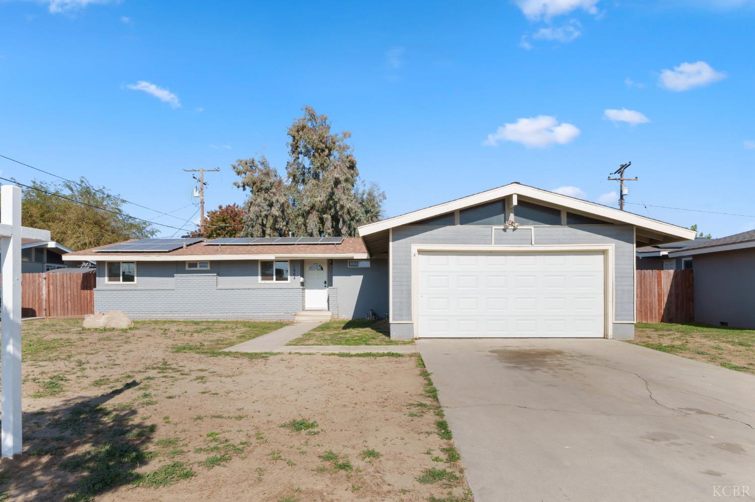 1004 E Myrtle St, Hanford, CA 93230