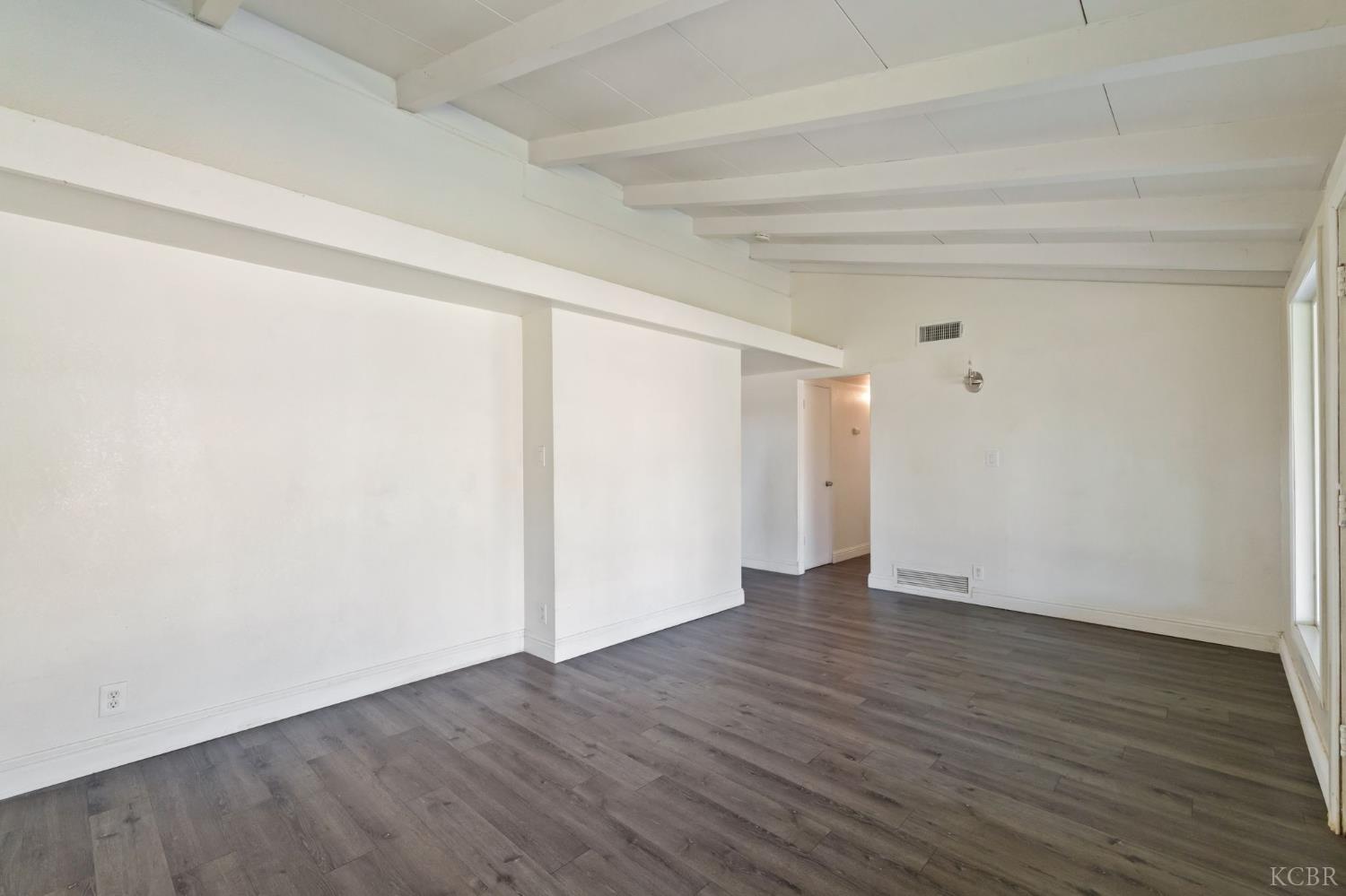 1004 E Myrtle St, Hanford, CA 93230