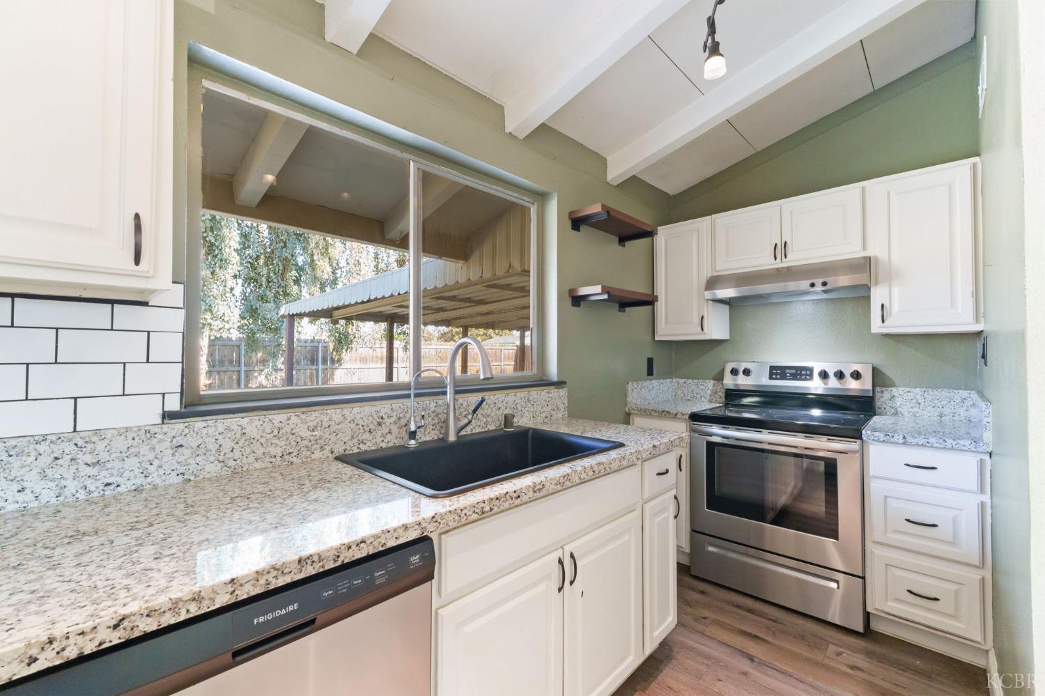 1004 E Myrtle St, Hanford, CA 93230