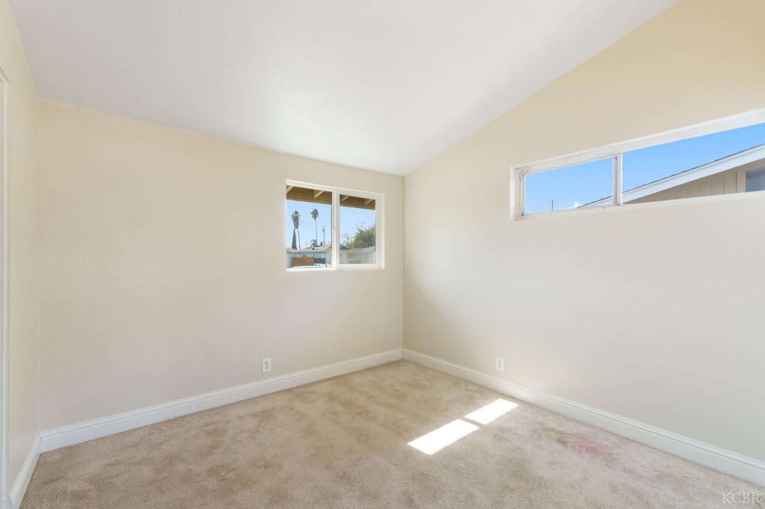 1004 E Myrtle St, Hanford, CA 93230