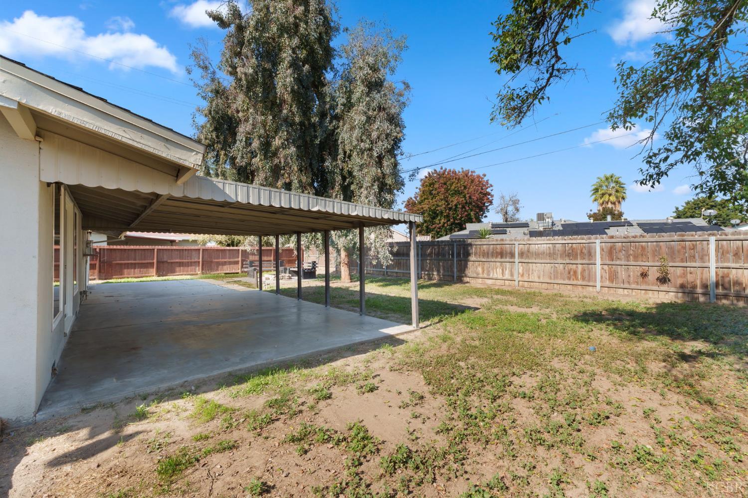 1004 E Myrtle St, Hanford, CA 93230