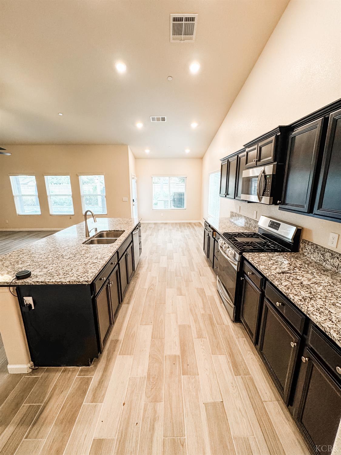 2025 Madeline Dr, Hanford, CA 93230