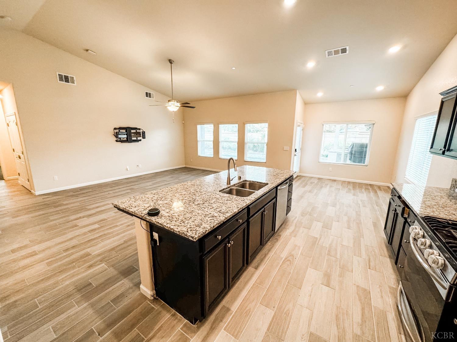 2025 Madeline Dr, Hanford, CA 93230