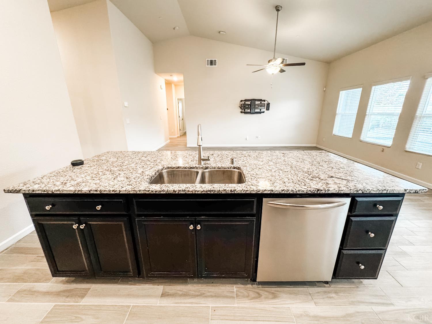 2025 Madeline Dr, Hanford, CA 93230