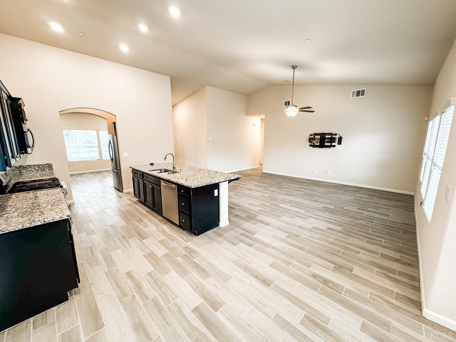 2025 Madeline Dr, Hanford, CA 93230